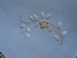 60 X 60 cm hand-embroidered tablecloth.