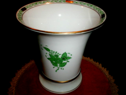 Herend's large-sized green Aponyi vase
