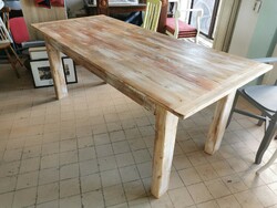 Fenyőfa asztal ( sima felület, wax-al kezelve )