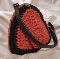 Crocheted triangular bag