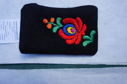 9X14 cm, hand-embroidered phone case with Matyó rose for sale.