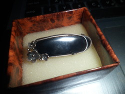 Silver brooch / onyx for dogs