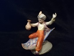 Aladdin Repülőszőnyegen – 13 cm-es Drasche Porcelán, Veres Miklós Tervezte