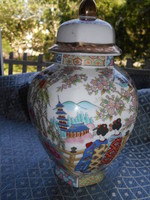 Fedeles   nagyon  szép aprólékos mintával  porcelán váza