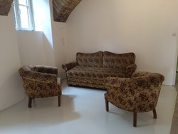 Antique seating set with pull-out sofa
