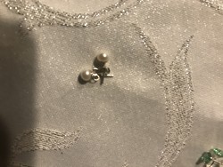 Pair of silver (ag) pierced pearl earrings, 1.4 x 0.5 cm 0.7 gr (gyfd)