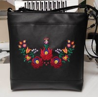 Embroidered side shoulder bag