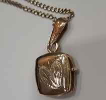 Diamond engraved opening pendant, 14 k. 3.54 G