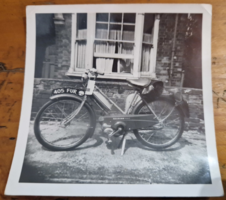 Photo of an old motorcycle in good condition