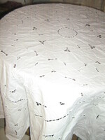 Beautiful risletted round floral white tablecloth