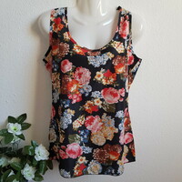 New, approx. M, sleeveless t-shirt, blouse with a flower pattern on a black background