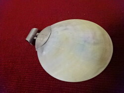 Ezüst foglalatú (925) kagylóból készült medál, mérete  6-6,5 cm. Jókai.