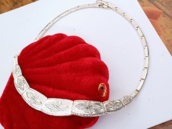 Vésett, mintás, 925-ös női ezüst nyakék