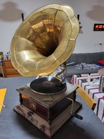 Working gramophone record with his master's voice