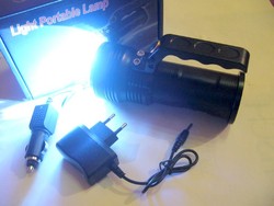 LEÁRAZVA Komoly LED REFLEKTOR erős! kézi lámpa+2 töltő adapter ,akkuk ajándék!-MPL csomagautomatába