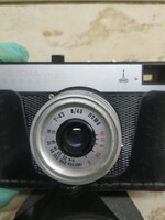 Retro cmena 8 camera in leather case for sale!