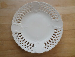 Antik Victoria Austria áttört fehér porcelán tányér 22 cm