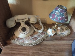 Working bone-colored vintage dial telephone