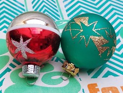 Retro üveg karácsonyfadísz piros zöld gömb üvegdísz 2 db