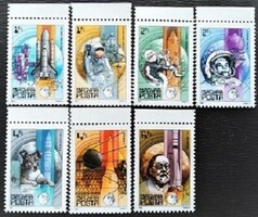 S3521-7sz / 1982 25 years of space research. Line of stamps, mail-clear arched edge