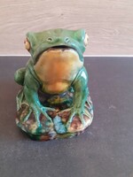 Zsolnay frog