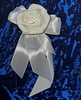 Wedding bok26 - snow-white double bow brooch, with a bush cream foam rose
