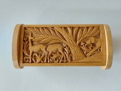 Faragott ovális fadoboz őzike vizsla kutya mintás fa díszdoboz doboz