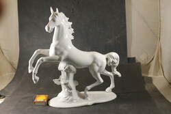 Large porcelain horse statue 801