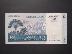 Madagascar 100 ariary/ 500 francs 2004 unc