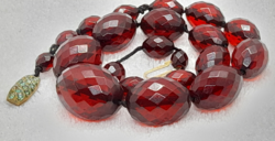 Art deco polished cherry vinyl pearl necklace