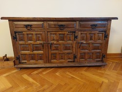 Rustic Spanish chest of drawers