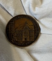 The 1985 commemorative medal of the Ferenc High School in Miskolc is 425 years old