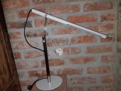 Fém vázas asztali lámpa