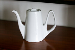 Formabontó art deco egy igen csinos darabja, ez a 1,5 literet teáskanna.