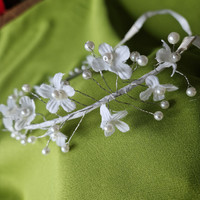 ESKÜVŐ HAD155 - Apró virágos gyöngyös menyasszonyi hajpánt, hajdísz