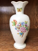 Herend vase with Victoria pattern !!