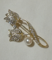 Shiny gold-plated tulip brooch.