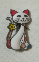 White cat enamel brooch.