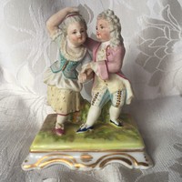 Régi, antik bájos biszkvit barokk porcelán pár, részletgazdag, mini figurális életkép-sajnos sérült