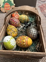 Hand-painted Easter (chicken) eggs. Each piece is unique!