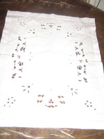 A charming rosette tablecloth