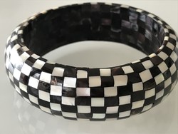 Mother-of-pearl inlaid bracelet, ceramic piece. 7 cm inner diameter
