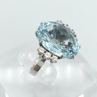 With aquamarine glasses 18 kr. Special gold ring. With certificate