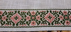 Tablecloth with embroidered border (l4500)