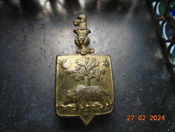 Heraldika DIVÉKY nemzetség (Felvidék) címere bronz bútorvereten medve,fa,Nap,Hold  elemekkel