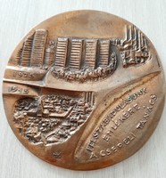 Csepel 1975 in memory of our liberation the Csepel council 1945-1975 bronze plaque 11.7 cm signed