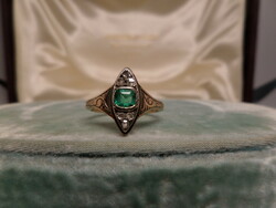 Antik arany gyűrű smaragddal és gyémántokkal