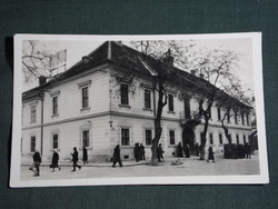 Képeslap, Zombor, Pénzügyigazgatóság részlet emberekkel, 1941