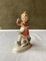 Bertran  jellegű trombitás kislány porcelán figura.