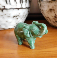 Faragott jade elefánt